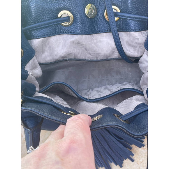 Michael Kors Camden Medium Leather Drawstring Navy Satchel/Crossbody - Picture 7 of 9